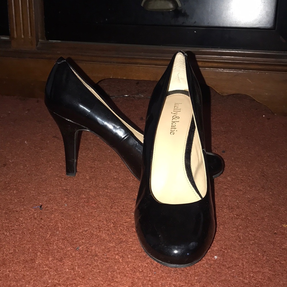 Black pumps size 10